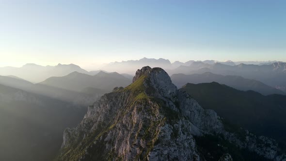 Aerial view of Säuling in morning light beams, Germany alt