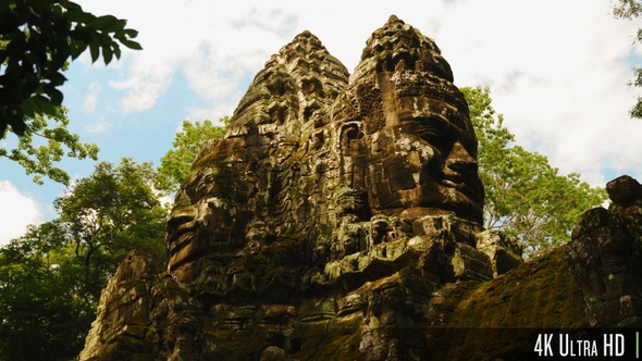 4K Stone Smile Face of Bayon Ancient Temple in Siem Reap, Cambodia alt