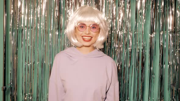 Portrait of young beautiful hipster girl in trendy summer clothes alt