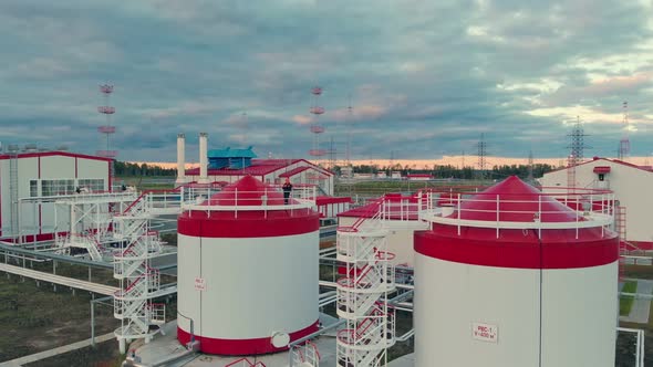 Oil Production and Power Generation in the Oil and Gas Field alt