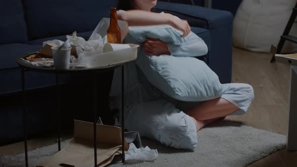 Shocked Traumatised Shocked Frustrated Stressed Depressed Woman Crying alt