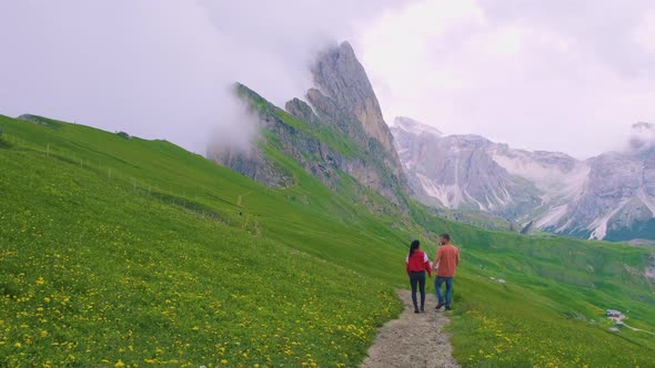 Couple on Vacation Hiking in the Italien Dolomites Amazing View on Seceda Peak alt