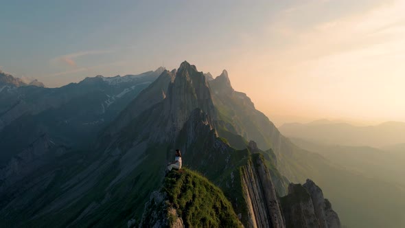 Schaefler Altenalptuerme Mountain Ridge Swiss Alpstein Appenzell Innerrhoden Switzerlandsteep Ridge alt