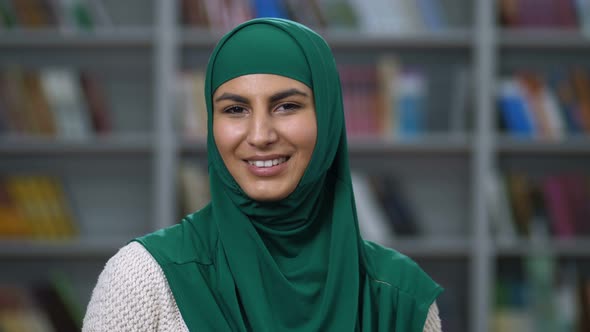 Pretty Arab Woman in Hijab Smiling at the Camera alt