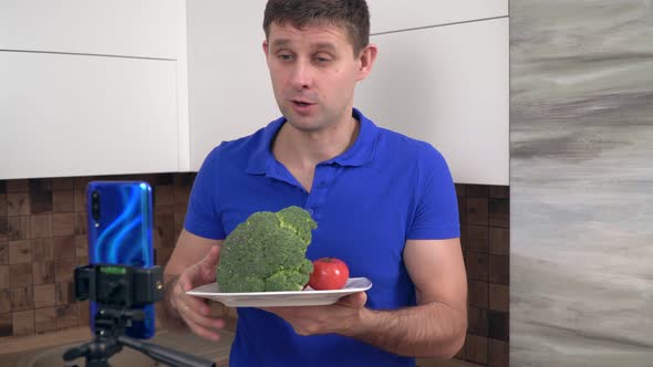 A Food Blogger Shoots a Video About Vegetables on a Smartphone alt