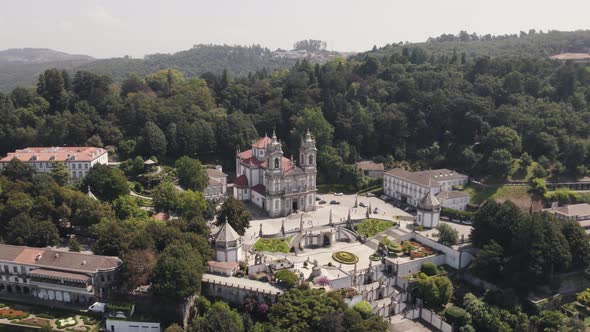 Sanctuary of Bom Jesus do Monte and church surrounded by green nature, Braga, Portugal. alt