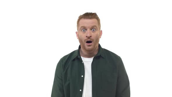 Slowmo Goodlooking Caucasian 30s Bearded Redhead Guy Heavy Breathing Surprised Widen Eyes Shocked alt