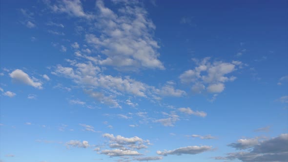 Beautiful clouds in the clear sky, Timelapse. Amazing beauty of the sky on a Sunny day alt