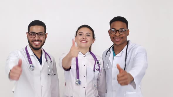 Friendship of black and white students. alt