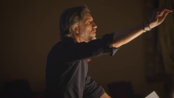 Director Giving Recommendations to Actors alt