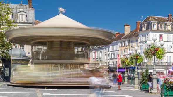 Carousel on the Main Square of Fontainebleau Timelapse Hyperlapse alt