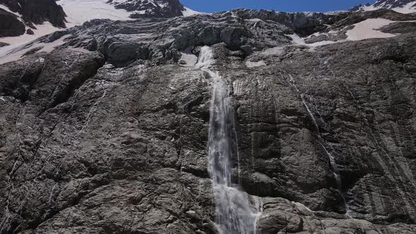 A Beautiful Waterfall in the Upper Reaches of the Tanadon Gorge alt