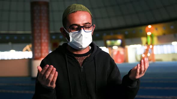 Muslim Praying Mosque alt