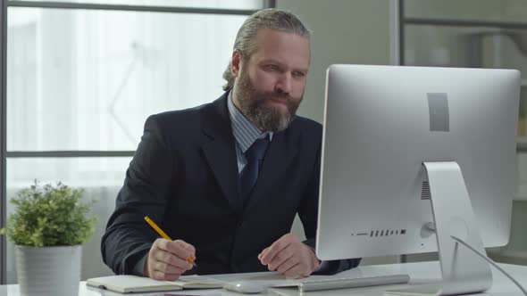 Web Meeting with Business Partner alt