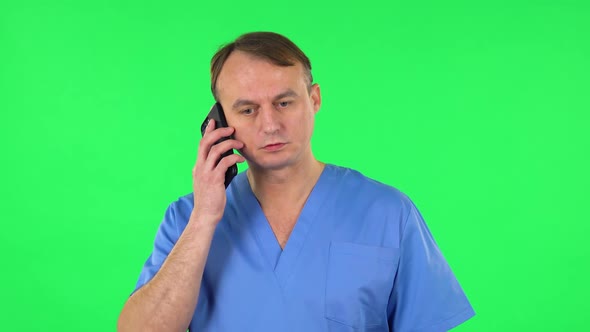 Medical Man Talking for Mobile Phone. Green Screen alt
