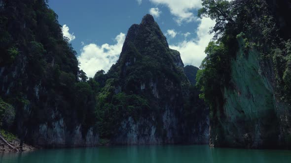 Long Tail Boat on the Cheow Lan Lake Khao Sok Thailand alt