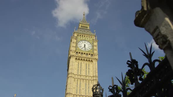 Low angle of the Big Ben Tower alt