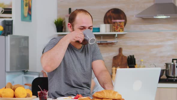 Angry Woman Hurt By Man Behaviour alt
