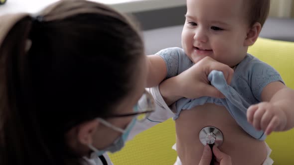 Medicine and Health Pediatrics Covid19 Concept Closeup Young Woman Nurse or Doctor Pediatrician of alt