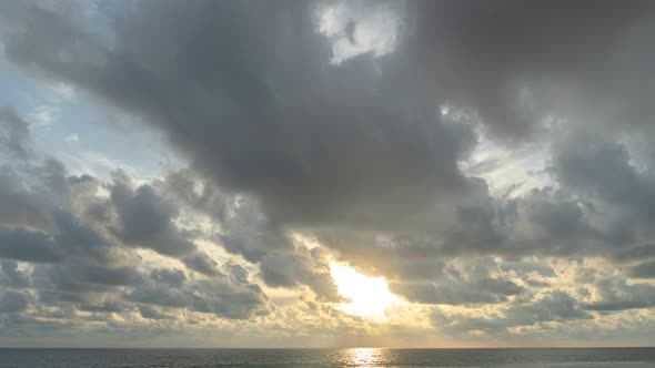 Timelapse Stunning Cloud Moving  Above The Sun alt