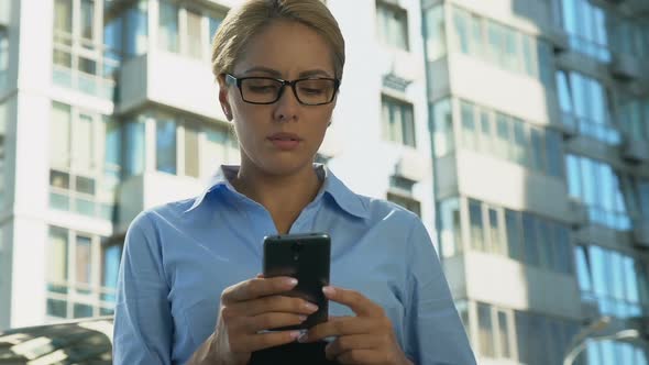 Businesswoman Reading Bad-News Message, Failed Startup or Dismissal, Troubles alt