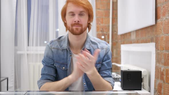 Applauding Happy Redhead Beard Man, Clapping alt