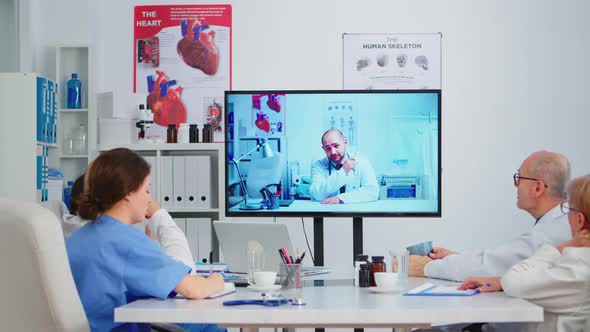 Medical People Holding Online Meeting in Boardroom with Man Specialist Doctor alt