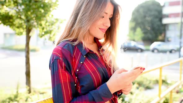 Young woman using smartphone alt