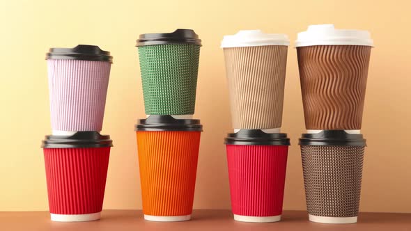 A lot of disposable cups for coffee and tea change places. alt