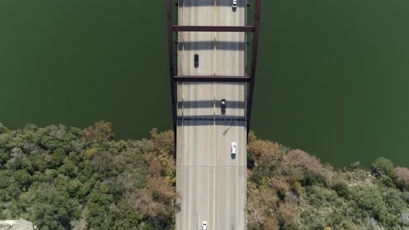 Aerial view of cars driving over the The Percy V. Pennybacker Jr. Bridge in Austin, Texas. This vide alt