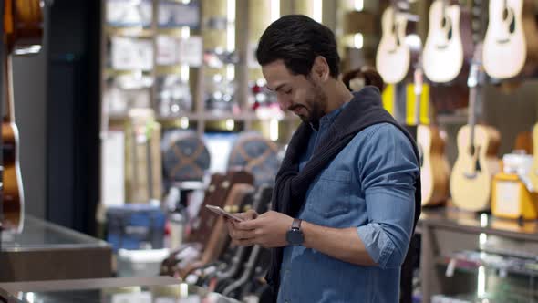 Young handsome man using smartphone and payment by smartwatch contactless alt