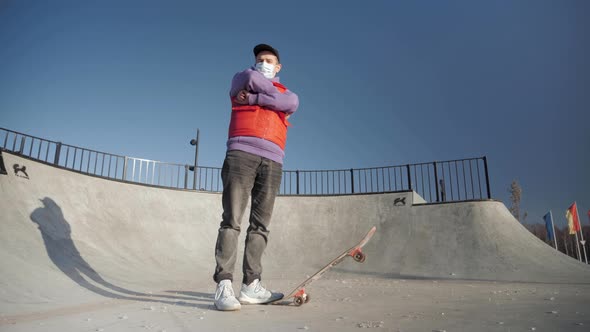 American Man in Medical Mask During Coronavirus alt