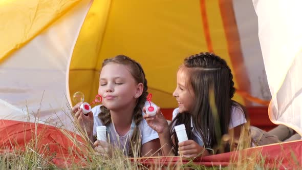 Happy children in summer camp during summer vacation. Children have fun. alt