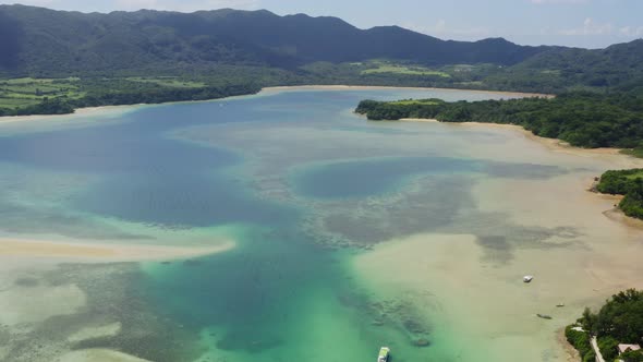 Kabira Bay in ishigaki island alt
