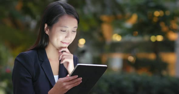 Businesswoman use of digital tablet computer alt