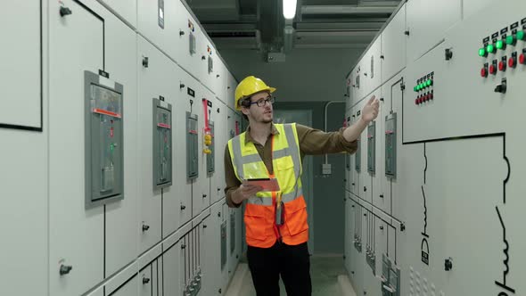 engineer is walking to explain the operation of the electrical distribution control room