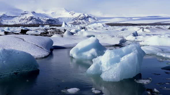 Timelapse of Icebergs Moving in Jokulsarlon Ice Lagoon Iceland alt