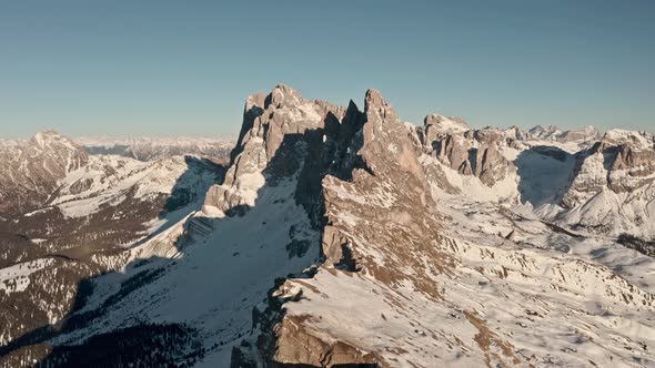 Slow dolly forward drone shot head on with Seceda ridge alt