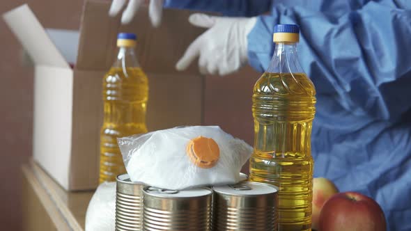 Food packaging and delivery for low-income families in self-isolation alt