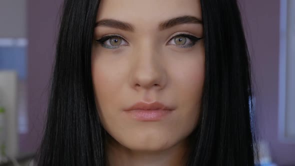 Green Brown Eyes Close-up alt