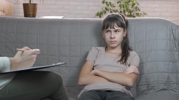 Psychological test with girl.  alt