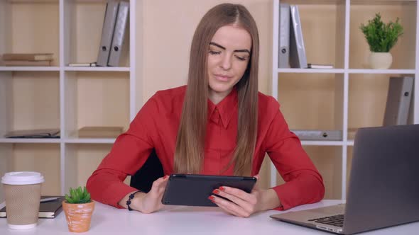 Fashionable Female at Work alt