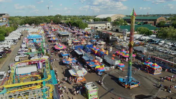 2021 Minnesota State Fair, people having fun in times of covid rides alt