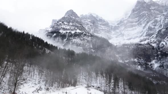 Beautiful view of the Glarus mountains covered in snow alt