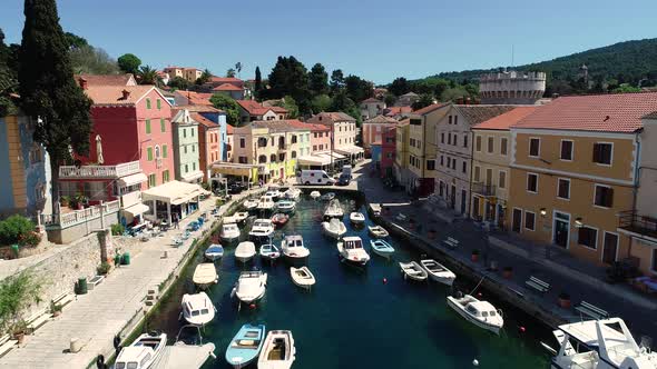Aerial view of Veli Losinj old town during the day, Croatia. alt