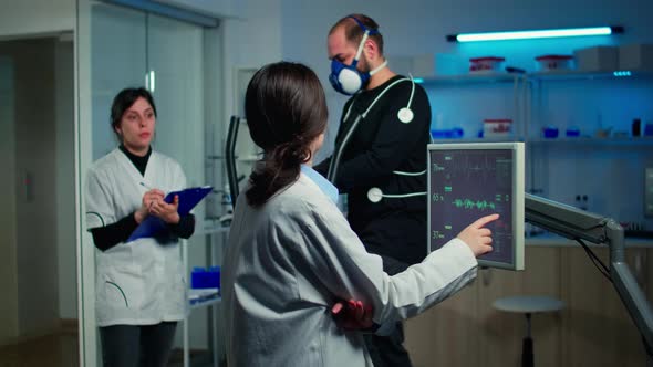 Professional Male Runner Testing His Muscle Endurance in Science Sport Lab alt