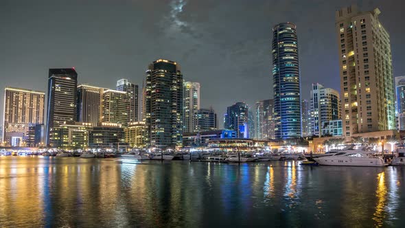 View of Dubai Marina Towers and Yahct in Dubai at Night Timelapse Hyperlapse alt