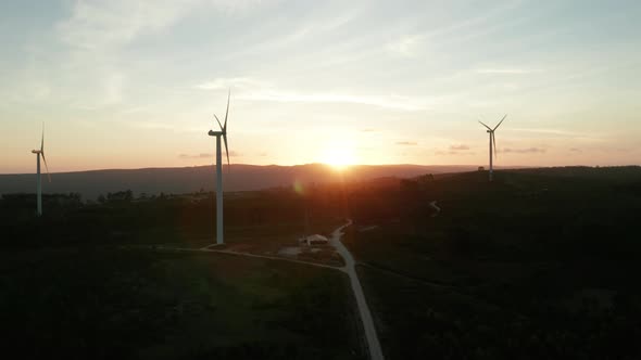Wind Turbines At Serra De Aire e Candeeiros Natural Park In Leiria, Portugal. Generating Renewable E alt