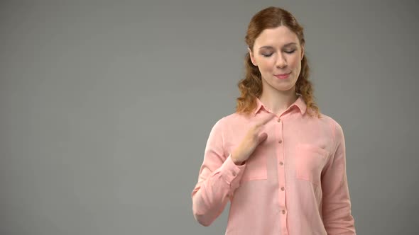 woman-saying-i-am-great-in-sign-language-teacher-showing-words-in-asl