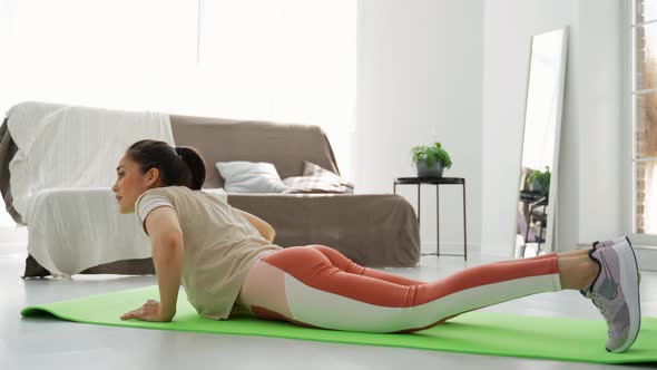 Russia Cheboksary May 3 2021The Girl Conducts Distance Fitness Training Online alt